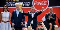 Evento marca a chegada da Taça da Copa do Mundo a Moscou (Foto: Reprodução / Twitter)  Foto: Lance!