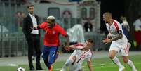 Sérvia sofreu o gol da derrota aos 42 do segundo tempo  Foto: Heinz-Peter Bader / Reuters