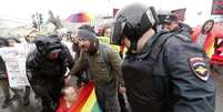 Grupo denunciará casais do mesmo sexo que se beijarem, abraçarem ou andarem de mãos dadas à polícia russa  Foto: EPA / Ansa - Brasil