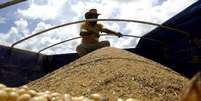 Caminhão carregando grãos de soja no Mato Grosso
18/03/2004
REUTERS  Foto: Reuters