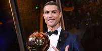 Cristiano Ronaldo já foi eleito cinco vezes o melhor jogador do mundo (Foto: Reprodução / France Football)  Foto: Lance!