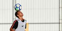 Pedrinho, joia da base do Corinthians, &eacute; a esperan&ccedil;a de gols para o cl&aacute;ssico contra o Santos  Foto: Fernando Dantas / Gazeta Press