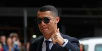 Cristiano Ronaldo a caminho do embarque para a Rússia com sua seleção  Foto: Pedro Nunes / Reuters