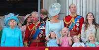 Crianças roubam a cena em cerimônia que festeja o aniversário da Rainha Elizabeth II  Foto: John Rainford/WENN / Reuters