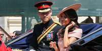 Duque e Duquesa de Sussex durante o percurso até o Horse Guards Parade para a Trooping the Colour  Foto: Dinendra Haria/WENN / Reuters