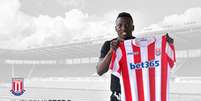 Peter Etebo, de 22 anos, assina contrato com o Stoke City.  Foto: Reprodução/Site Oficial Stoke City / Estadão