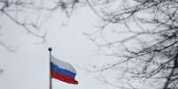 Bandeira da Rússia é vista em consulado do país em Washington, Estados Unidos 26/03/2018  REUTERS/Lindsey Wasson  Foto: Reuters