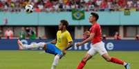 Neymar dribla jogador austríaco em amistoso no Ernst Happel em Viena, Áustria
10/06/2018 REUTERS/Heinz-Peter Bader  Foto: Reuters