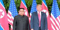 Presidente dos EUA, Donald Trump, e líder da Coreia do Norte, Kim Jong Un, posam para foto, em Cingapura
12/06/2018
KCNA via REUTERS  Foto: Reuters