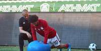 Salah fazendo treino de fisioterapia (Foto: Reprodução/Twitter)  Foto: Lance!