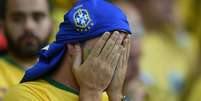 Torcedor brasileiro desolado na partida Brasil x Alemanha, na Copa de 2014, o fatídico 7 a 1  Foto: Getty Images / BBC News Brasil