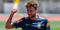 Tite terá Neymar como titular na estreia do Brasil na Copa do Mundo, no domingo (Foto: Nelson Almeida/AFP)  Foto: Lance!