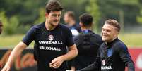 Convocado para a Copa do Mundo, Maguire (esquerda) atua pelo Leicester (Foto: Paul Ellis / AFP)  Foto: Lance!