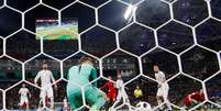Espanhol De Gea falha em chute de Cristiano Ronaldo no empate em 3 a 3  Foto: Murad Sezer / Reuters