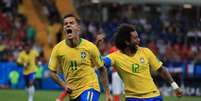 Coutinho e Marcelo comemoram gol do Brasil contra a Suíça  Foto: Eduardo Nicolau / Estadão Conteúdo