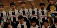 Ronaldo (em pé, terceiro da direita) foi contratado pelo Madeira aos 12 anos  Foto: BBC News Brasil