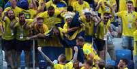 Jogadores suecos comemoram gol contra a Coreia do Sul  Foto: Ivan Alvarado / Reuters