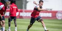 Jonas Knudsen, durante treinamento da Dinamarca (Foto: AFP)  Foto: Lance!