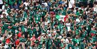 Torcedores mexicanos fazem festa no Estádio Luzhniki, em Moscou  Foto: Ryan Pierse / Getty Images 