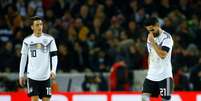 Mesut Ozil e Ilkay Gundogan durante amistoso da Alemanha contra a França
14/11/2017 REUTERS/Thilo Schmuelgen  Foto: Reuters