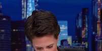 Rachel Maddow ficou com a voz embargada e não conseguiu ler a notícia.  Foto: Reprodução da rede MSNBC/Twitter/justinbaragona / Estadão