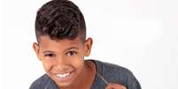 Aos 11 anos, o garoto Richardson Barbosa, agora conhecido como MC Bruninho, viu uma música que escreveu virar hit e ser cantada por Neymar e Gabriel Jesus  Foto: Divulgação / BBC News Brasil