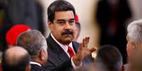 Presidente da Venezuela, Nicolás Maduro, diz que a situação venezuelana é resultado de uma "guerra econômica" liderada por políticos opositores com a ajuda de Washington  Foto: Reuters
