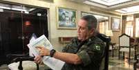 General Walter Braga Netto durante entrevista à Reuters no Rio de Janeiro  Foto: Reuters