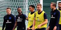 Jogadores no treino da Inglaterra (Foto: Paul Ellis / AFP)  Foto: Lance!