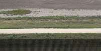 Fronteira entre México e EUA, um dos pontos de entrada de imigrantes  Foto: Loren Elliott / Reuters
