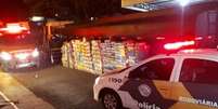 A droga estava escondida no fundo falso de um caminhão com reboque  Foto: Polícia Militar Rodoviária/divulgação / Estadão