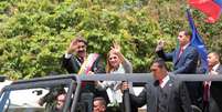 Presidente venezuelano, Nicolás Maduro, durante desfile em carro aberto 24/06/2018 Palácio Miraflores/Divulgação via REUTERS  Foto: Reuters