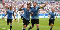 Cavani comemora seu gol com seus companheiros na vitória do Uruguai por 3 a 0 em cima da Rússia  Foto: Michael Steele / Getty Images 