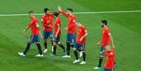 Espanhóis comemoram gol de Isco  Foto: Alex Livesey / Getty Images 