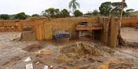 Lama cobre escola em vilarejo de Bento Rodrigues após rompimento de barragem  Foto: DW / Deutsche Welle