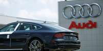 Homem descarrega Audi A7 em concessionária em Silver Spring, Maryland, EUA
01/06/2016
REUTERS/Gary Cameron  Foto: Reuters