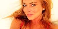 Lindsay Lohan promove seu novo clube de praia na Grecia  Foto: O Fuxico