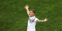 Toni Kroos comemora seu gol decisivo no fim do jogo entre Alemanha e Su&eacute;cia  Foto: Michael Steele / Getty Images