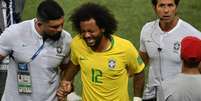 Marcelo foi substituído no começo do jogo contra a Sérvia, em Moscou, com problema na coluna (Foto: AFP)  Foto: Lance!