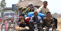 Moradores da cidade síria de Derra desclocadas pela guerra chegam a Quneitra 29/06/2018 REUTERS/Alaa Al-Faqir  Foto: Reuters