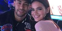 Bruna Marquezine brinca com pisão que Neymar levou no jogo de Brasil e México  Foto: Reprodução, Raphael Dias/Gshow / PureBreak