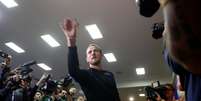 Harry Kane joga dardos antes de dar entrevista  Foto: Lee Smith / Reuters