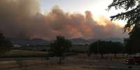 Fuma&ccedil;a cobre parte do c&eacute;u devido a inc&ecirc;ndio florestal na Calif&oacute;rnia
02/07/2018
Cortesia do Departamento de Prote&ccedil;&atilde;o Florestal da Calif&oacute;rnia  Foto: Reuters