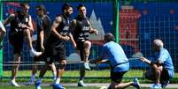 Uruguai faz mais um treinamento de preparação para enfrentar a França (Foto: MARTIN BERNETTI / AFP)  Foto: Lance!