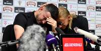 Subasic vai às lágrimas na última pergunta da coletiva - FOTO: Divulgação/Twitter da seleção croata  Foto: Lance!