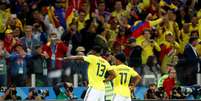 Mina e Cuadrado comemoram gol da Colômbia, mas equipe acabou eliminada nos pênaltis  Foto: Carl Recine / Reuters