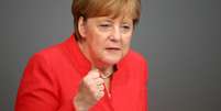 Chanceler alemã, Angela Merkel, fala durante debate sobre orçamento na câmara baixa do Parlamento, em Berlim
04/07/2018
REUTERS/Hannibal Hanschke   Foto: Reuters