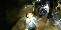Um dos meninos tailandeses presos em caverna inundada
Marinha da Tailândia/via Reuters TV  Foto: Reuters