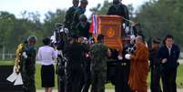 Monge budista lidera cerimônia em homenagem ao ex-mergulhador da Marinha tailandesa Samarn Poonan 06/07/2018 REUTERS/Stinger   Foto: Stinger  / Reuters