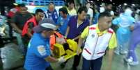 Soccorristas carregam sobrevivente do naufr&aacute;gio na ilha de Phuket
05/07/2018
REUTERS via Reuters TV  Foto: Reuters